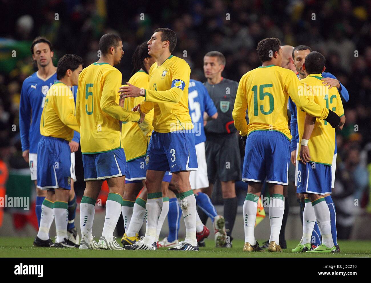 Brasilien gewinnt Brasilien V Italien EMIRATES Stadion LONDON ENGLAND feiern 10. Februar 2009 Stockfoto