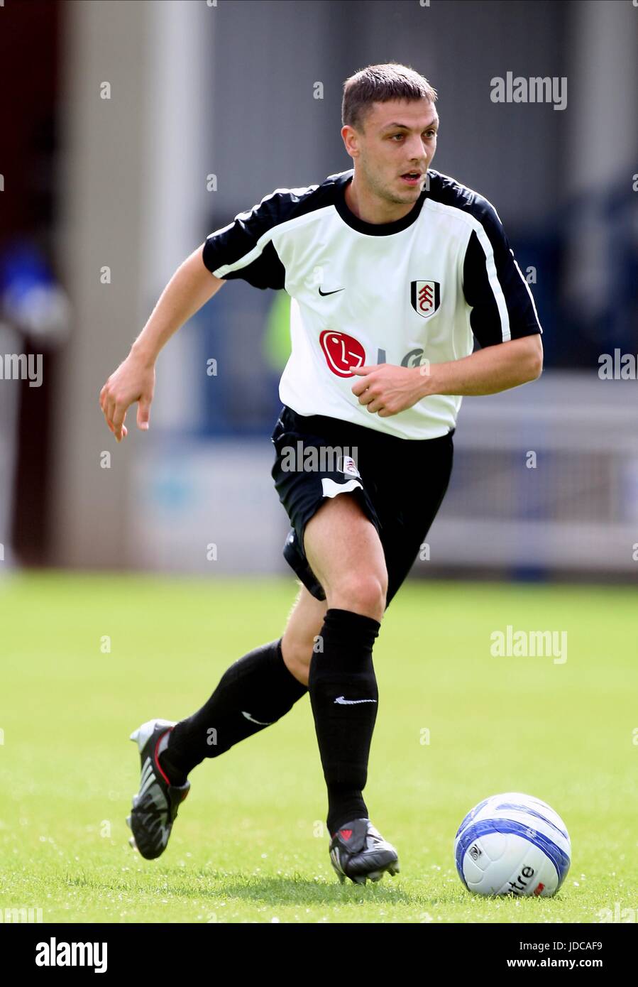 CHRIS BAIRD FULHAM FC LONDON ROAD PETERBOROUGH ENGLAND 25. Juli 2009 Stockfoto