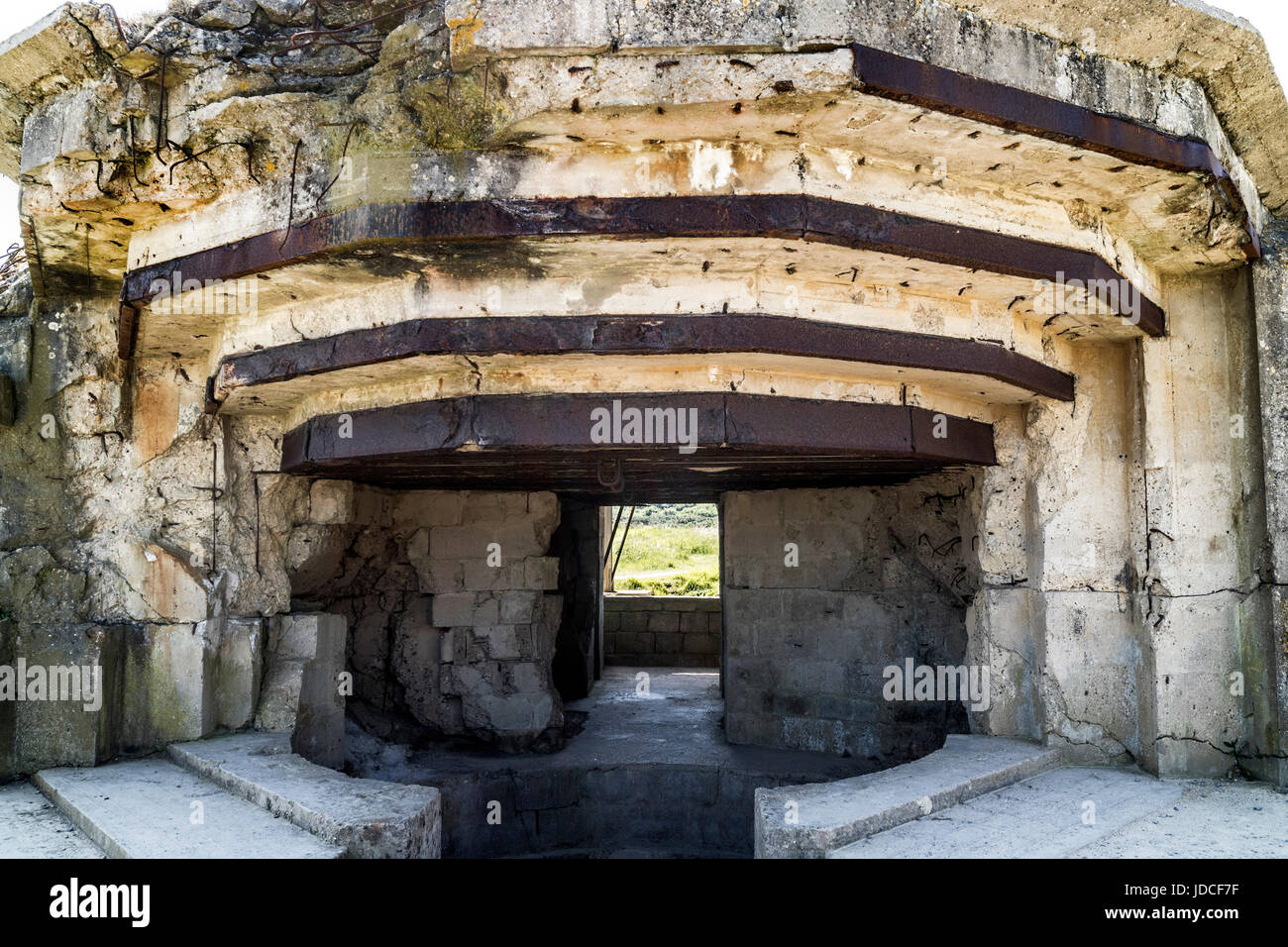 Kampf vernarbt deutsche Bunker auf der Pointe Du Hoc, Normandie, Frankreich Stockfoto