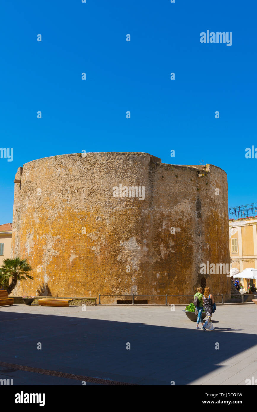 Alghero Sardinien, der Torre de Sant Joan - eine der 7 mittelalterlichen Türmen im Zentrum von Alghero, Nord-Sardinien gelegen. Stockfoto