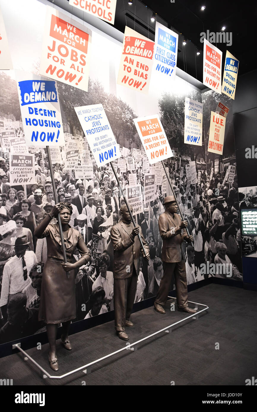 Memphis, TN, USA - 9. Juni 2017: Demonstranten als Teil der Ausstellung im National Civil Rights Museum und Ort der Ermordung von Dr. Martin Luther Stockfoto