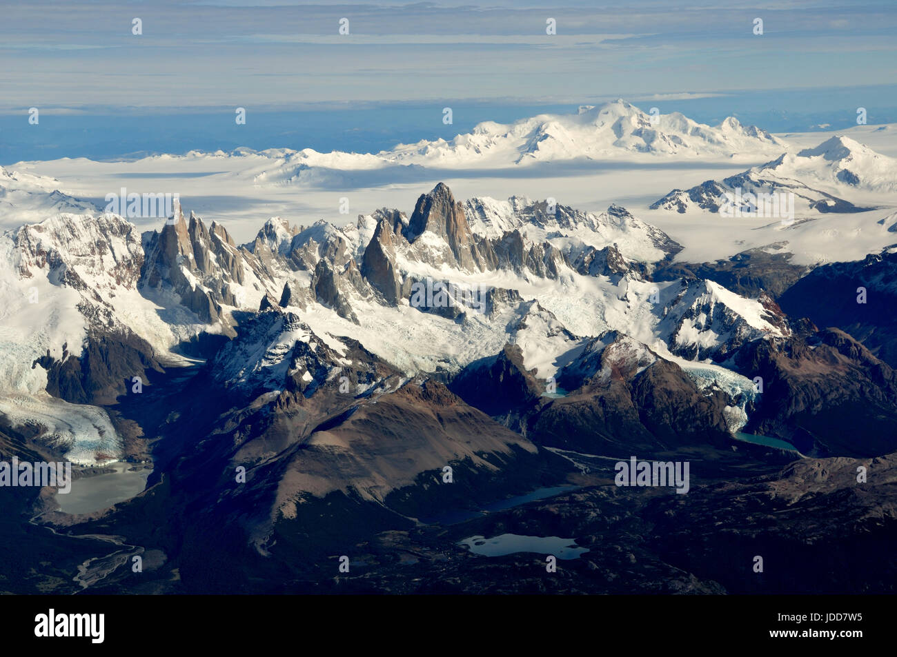 Luftaufnahme des Cerro Fitz Roy und Cerro Torre und dem südlichen patagonischen Eisfeld in Patagonien, Argentinien Stockfoto