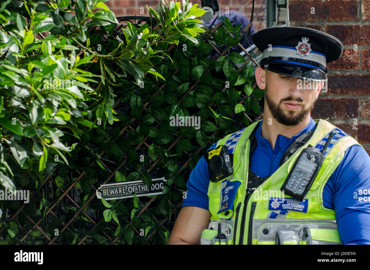 Cardiff, UK. 19. Juni 2017. South Wales Police suchen Sie eine Immobilie in Glyn Rhosyn, Pentwyn, in der NE Cardiff im Zusammenhang mit dem Finsbury Park Angriff früher heute in London. Bildnachweis: IAN HOMER/Alamy Live-Nachrichten Stockfoto