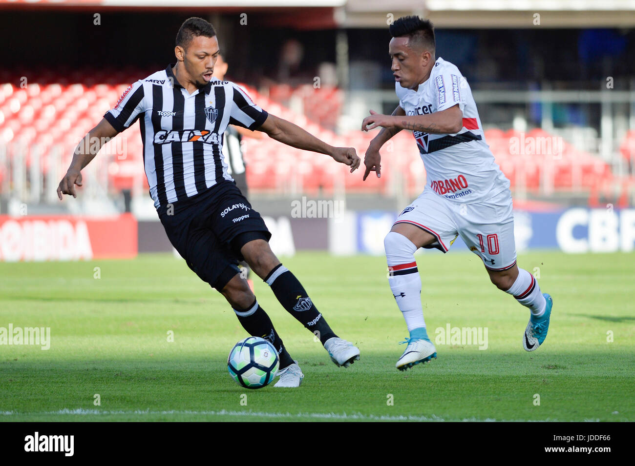 SÃO PAULO, SP, 18.06.2017 - SÃO PAULO-ATLÉTICO-MG-Cueva São Paulo Durante Partida Contra o Atlético Mineiro, Jogo Válido Pela Oitava Rodada tun Disputada Campeonato Brasileiro 2017 keine Estádio Morumbi Em São Paulo, Na Tarde Deste Domingo, 18. (FOTO: FOTOPRESSE LEVI BIANCO/BRASILIEN) Stockfoto