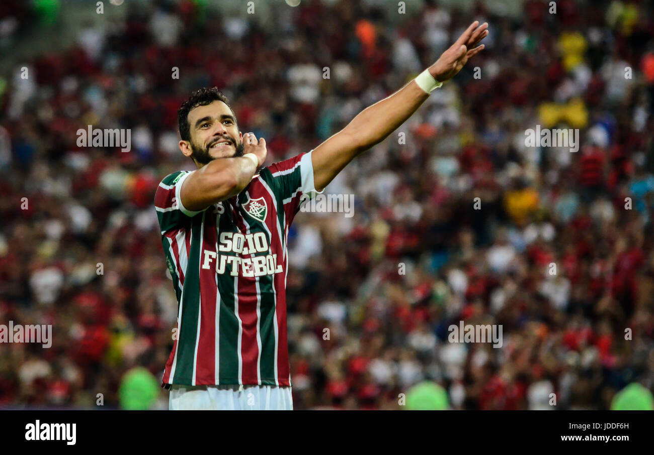 RIO DE JANEIRO, RJ, 18.06.2017 – FLUMINENSE-FLAMENGO-Atacante Henrique Dourado Comemora o Segundo Gol, Após Cobrança de Penalti, Durante Confronto Pela Oitava Rodada Primeiro Turno Válido Pelo Campeonato Brasileiro 2017 keine Estádio do Maracanã, Zona Norte da Cidade Rio De Janeiro, Na Tarde Deste Domingo (18). (FOTO: FOTOPRESSE JAYSON BRAGA/BRASILIEN) Stockfoto