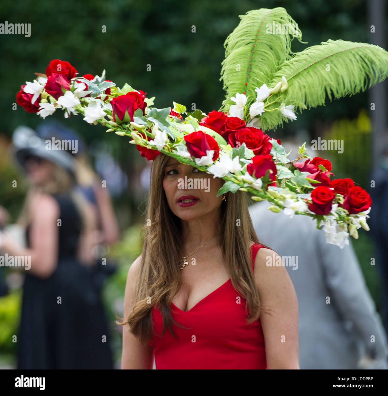 Ascot, Großbritannien. 20. Juni 2017. Mode am ersten Tag des Royal Ascot-Rennen, UK. 20. Juni 2017. Bildnachweis: John Beasley/Alamy Live-Nachrichten Stockfoto