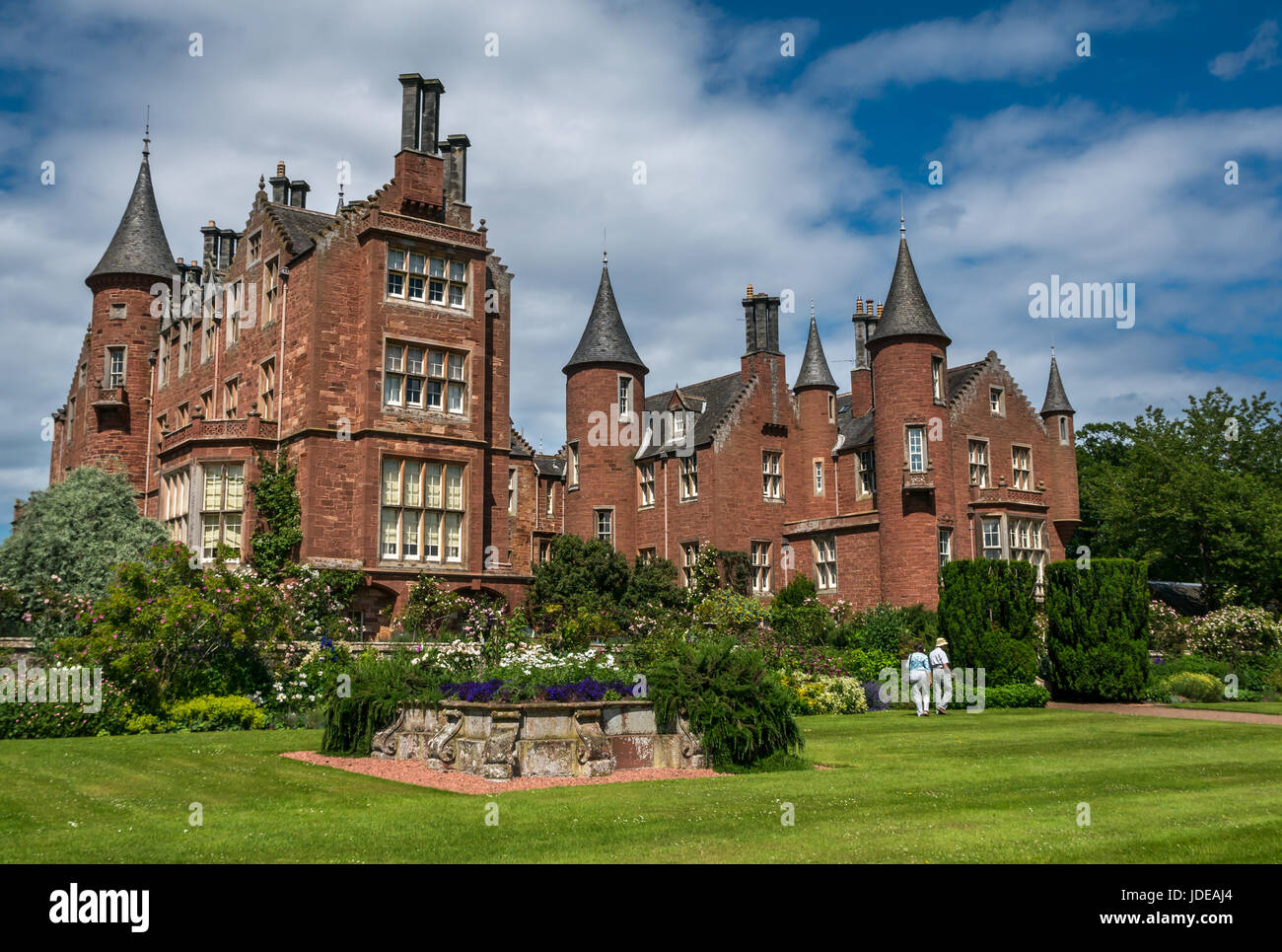 Tyninghame Haus, viktorianischen Schottischen herrschaftliche Villa im Stil und Gärten, East Lothian, Schottland, Großbritannien, am Tag der offenen Tür während der Schottischen Regelung Gärten Stockfoto