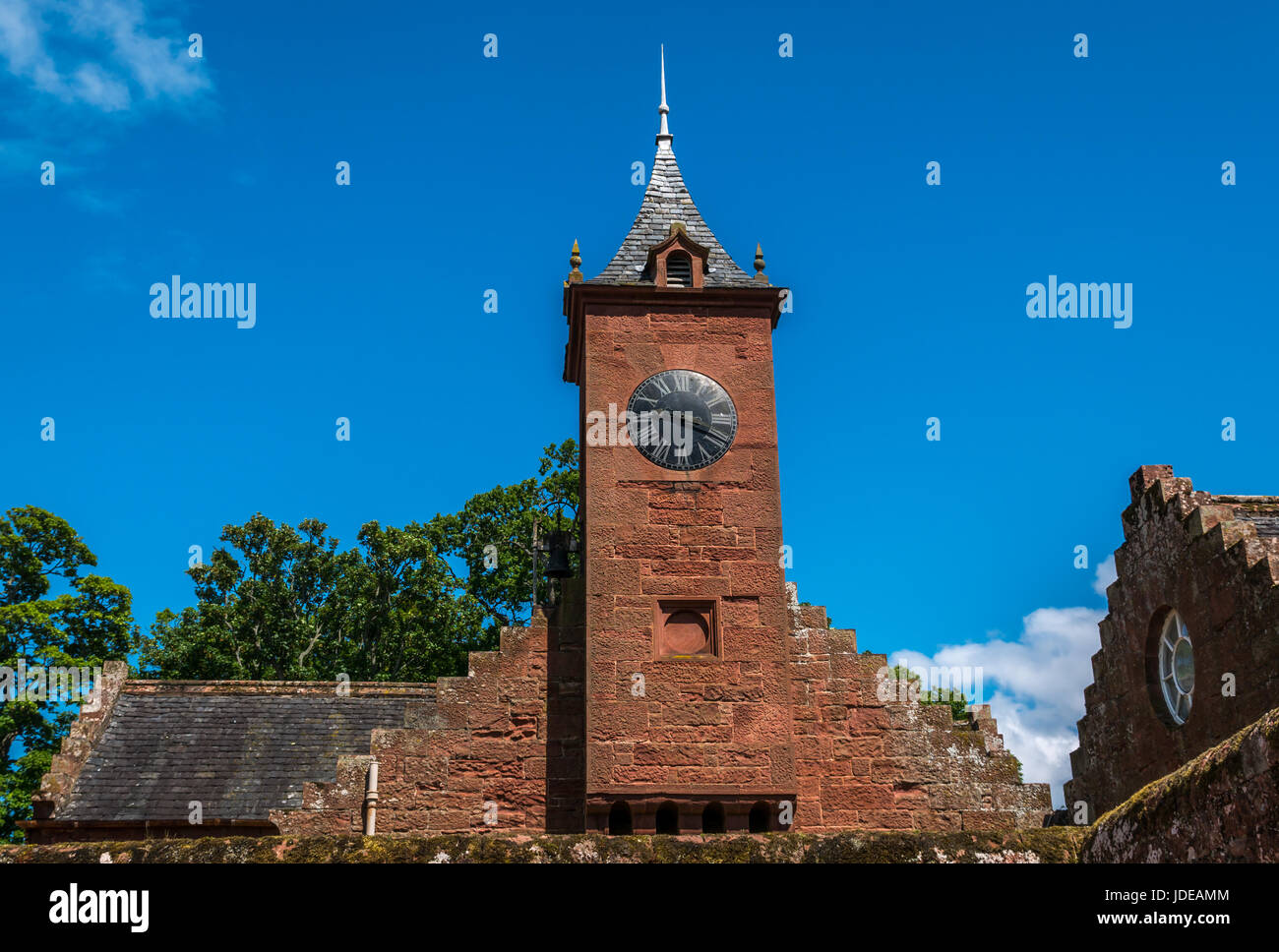 Clock Tower von stabilen Block, tyninghame House Gardens, East Lothian, Schottland, Großbritannien, am Tag der offenen Tür während der Schottischen Regelung Gärten Stockfoto