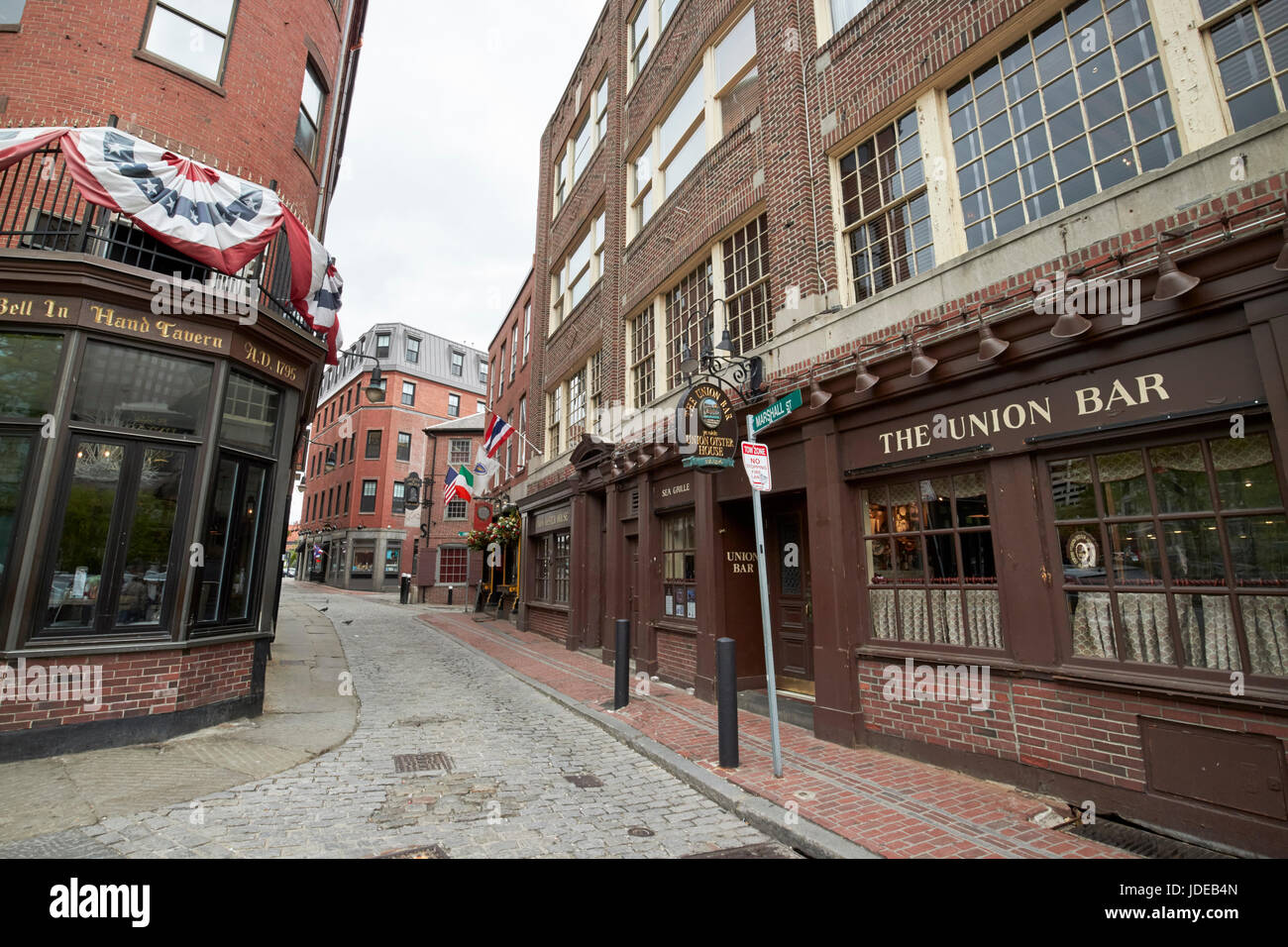 schmalen Sie gepflasterten Marshall Street zwischen der Glocke in Hand Taverne und ye Olde union Oyster House original Boston USA Stockfoto
