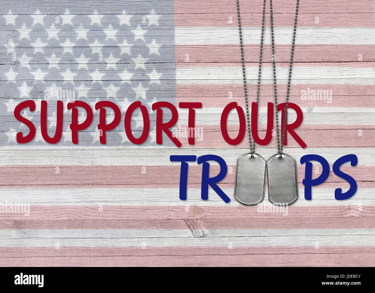 unterstützen Sie unsere Truppen Satz auf rustikale amerikanische Flagge Hintergrund mit militärischen Erkennungsmarken Stockfoto