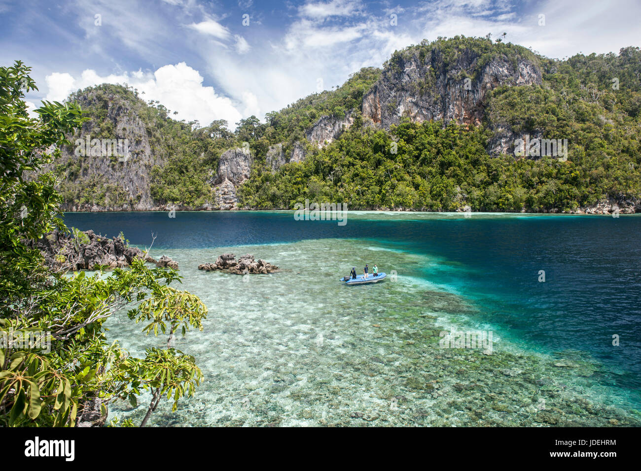 Felsinseln von Raja Ampat, West-Papua, Indonesien Stockfoto