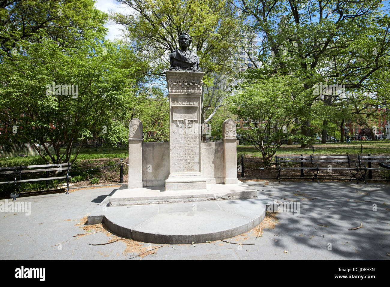 Alexander Lyman Holley Skulptur Washington Square park New York City USA Stockfoto