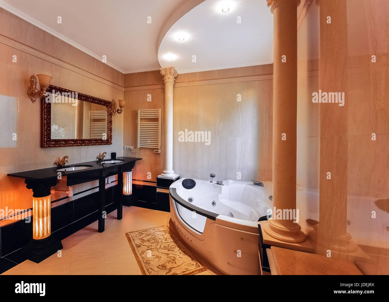 designer waschbecken badezimmer stil, luxuriöses badezimmer im klassischen stil mit korinthischen säulen, Design ideen