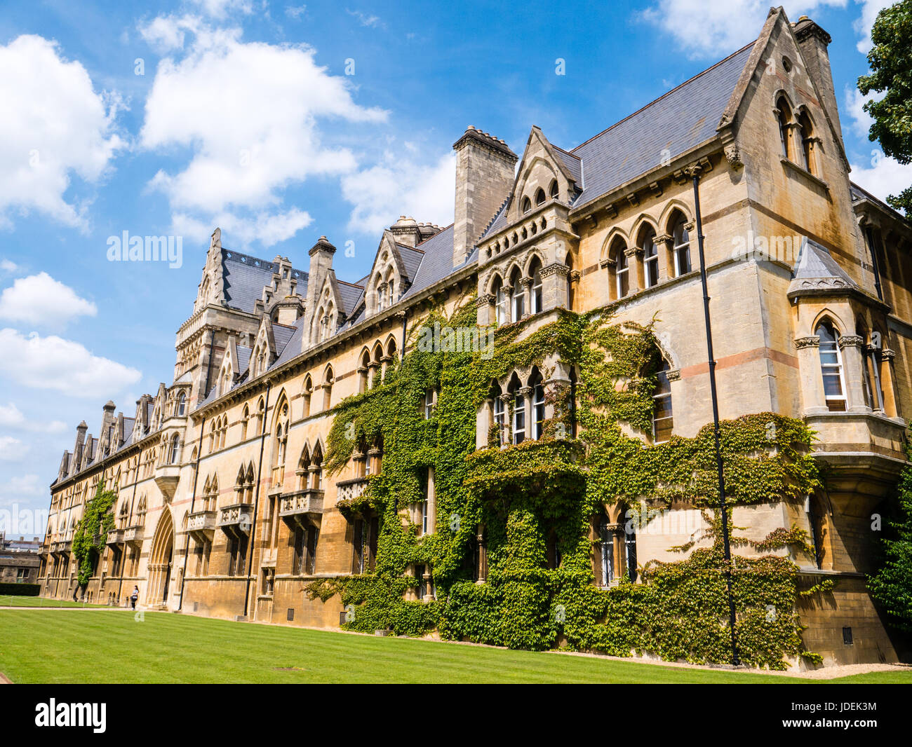 Tourist am Wiese Gebäude, Christchurch College, Universität Oxford, Oxford, England Stockfoto