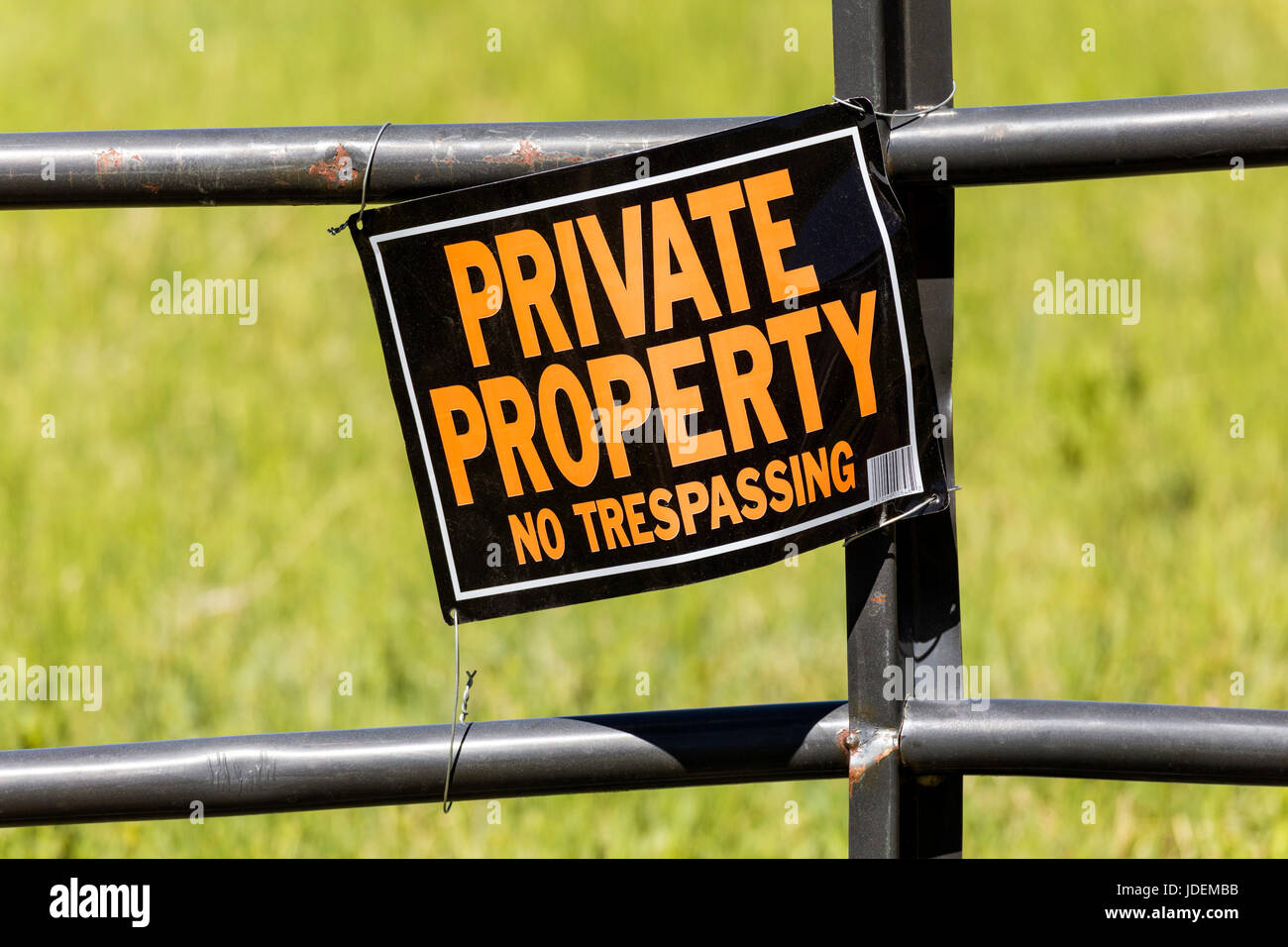 "Private Property" anmelden Zaun auf Ranch Unterkunft Stockfoto