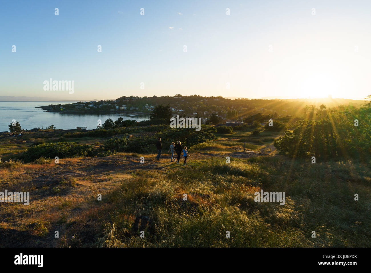 Anderson Hill in Oak Bay Area of Victoria, British Columbia ist ein großartiger Ort, um die Küste zu sehen.  Coastal Mountains bilden den Hintergrund. Stockfoto