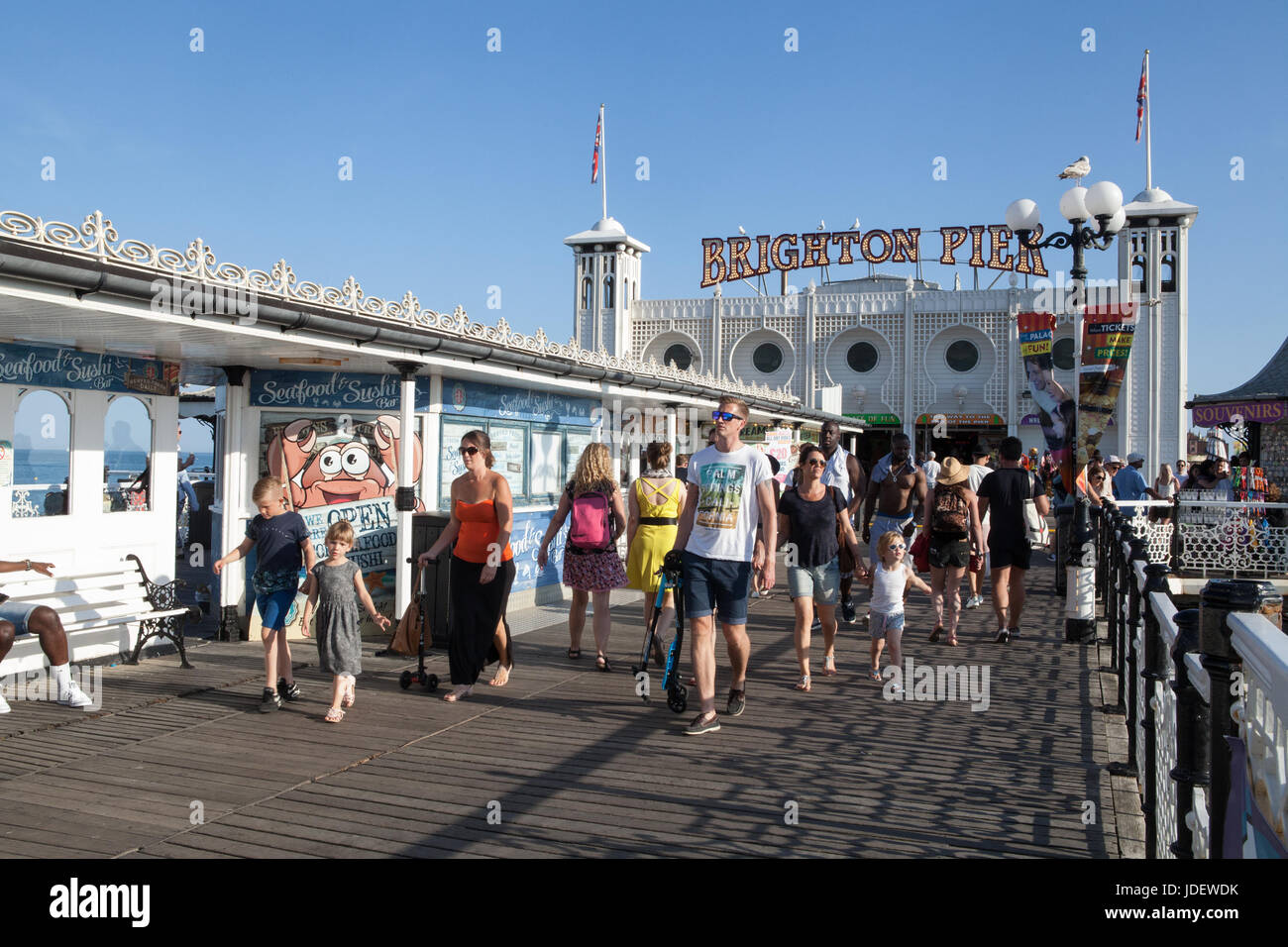 Brighton Pier an einem sonnigen Tag Stockfoto
