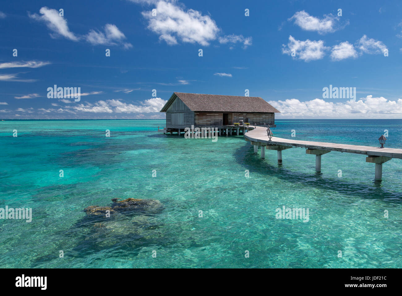 Holzhütte auf Stelzen in die Lagune, Gangehi Island, Gangehi Island Resort, Ari Atoll, Indischer Ozean, Malediven Stockfoto