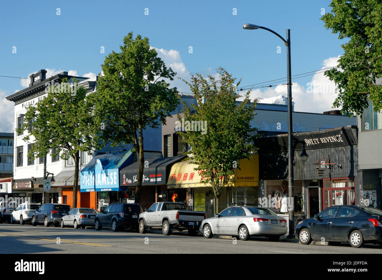 Geschäfte und Restaurants auf der Main Street in Vancouver, British Columbia, Kanada Stockfoto