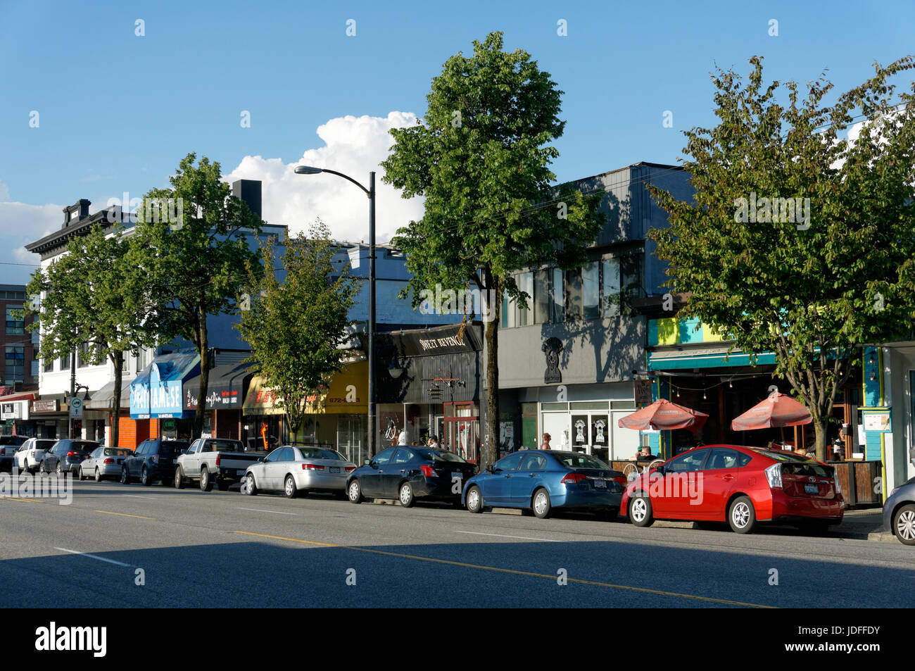 Geschäfte und Restaurants auf der Main Street in Vancouver, British Columbia, Kanada Stockfoto
