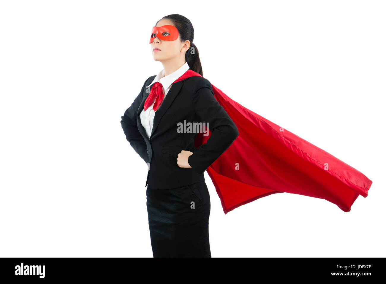 Vertrauen Erfolg Mischlinge asiatischen weiblichen Superhelden Anwalt sparen die Familie Frage Hände über die Taille Stellung isoliert auf weißem Hintergrund Augen setzen Stockfoto