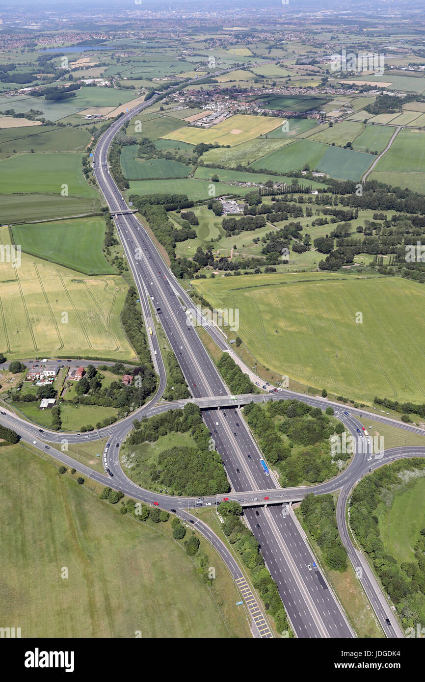 Luftaufnahme der M1 Ausfahrt 40 in der Nähe von Ossett, Yorkshire, Großbritannien Stockfoto