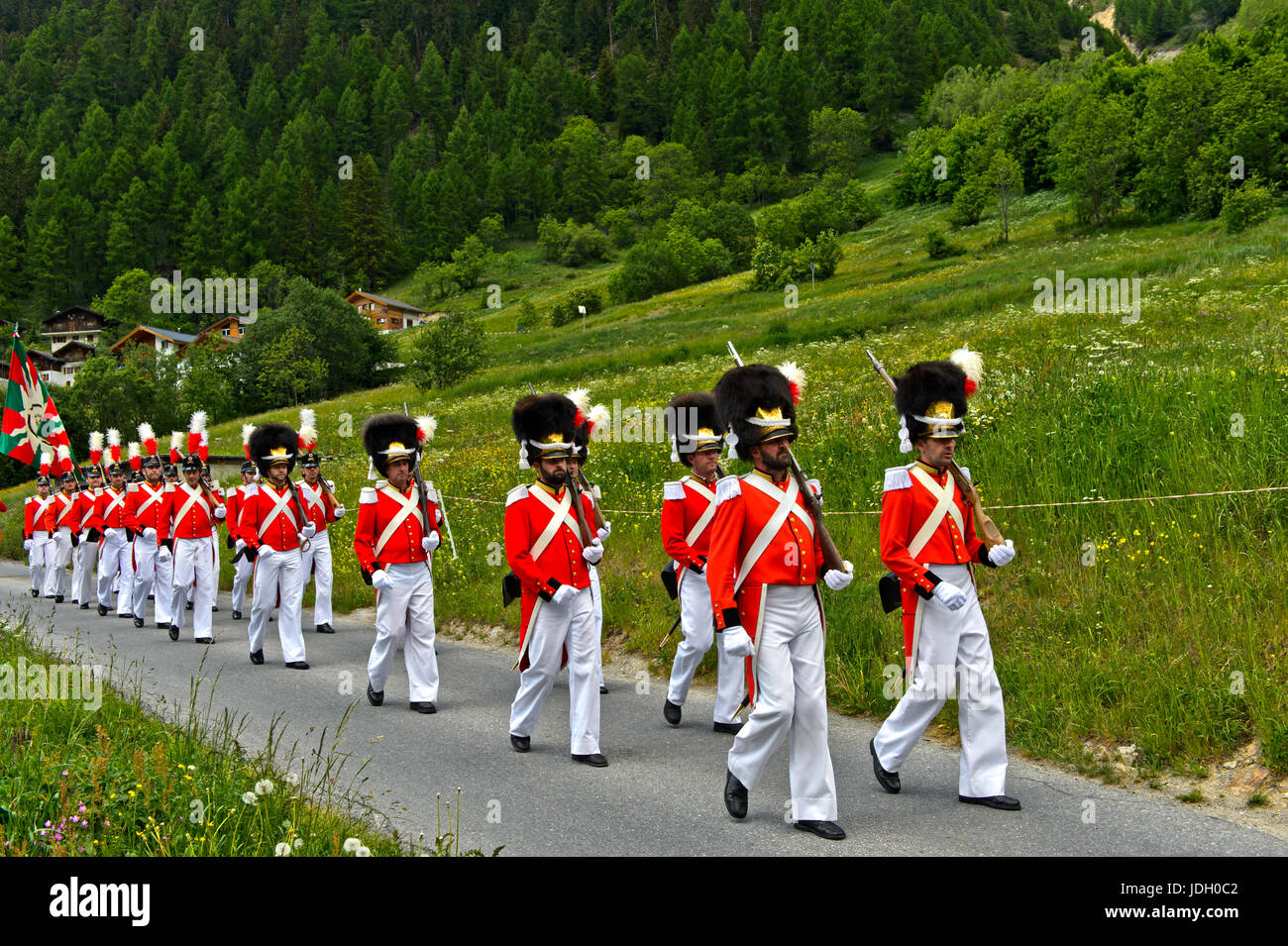Grenadiere unseres Herrn bei der Fronleichnamsprozession, Wiler, Lötschental, Wallis, Schweiz Stockfoto