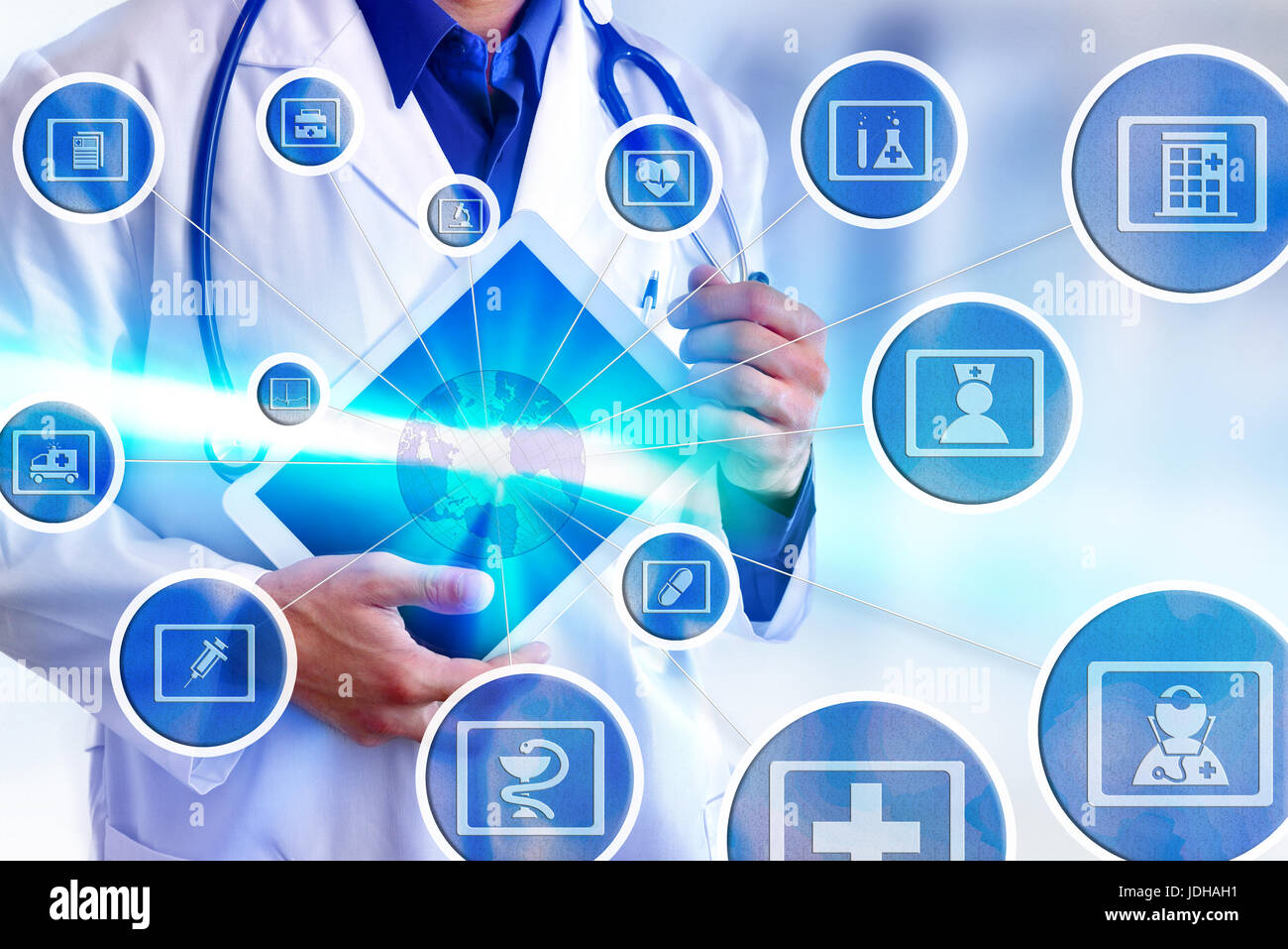 Vertretung Kommunikation Bereichen Medizin und Globalisierung online mit Abholung weiße Tablette Arzt Stockfoto