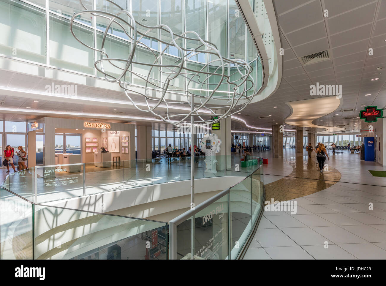 Stock Foto - zeitgenössische Gebäude von Bari Flughafen, Süditalien Stockfoto