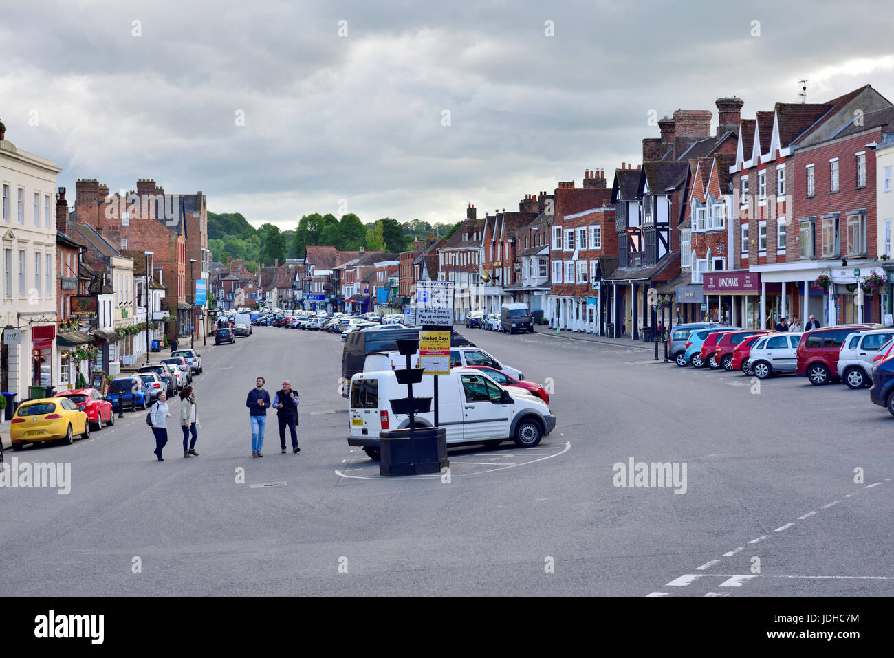 High Street in Markt Stadt von Marlborough, Wiltshire, England, UK Stockfoto