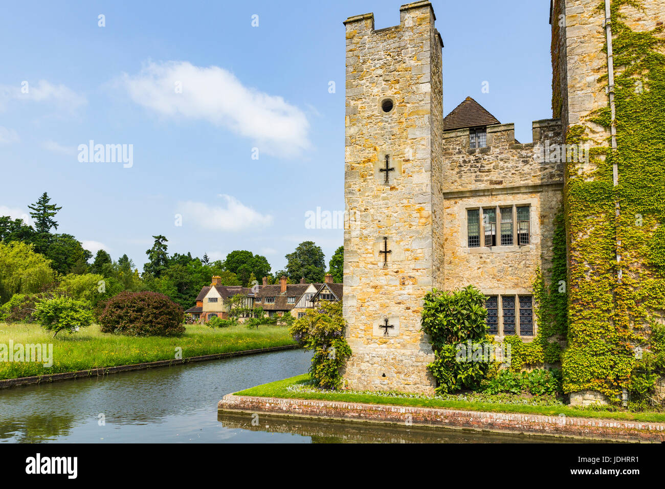 Hever Castle und Wassergraben, Hever Castle & Gärten, Hever, Edenbridge, Kent, England, Vereinigtes Königreich Stockfoto
