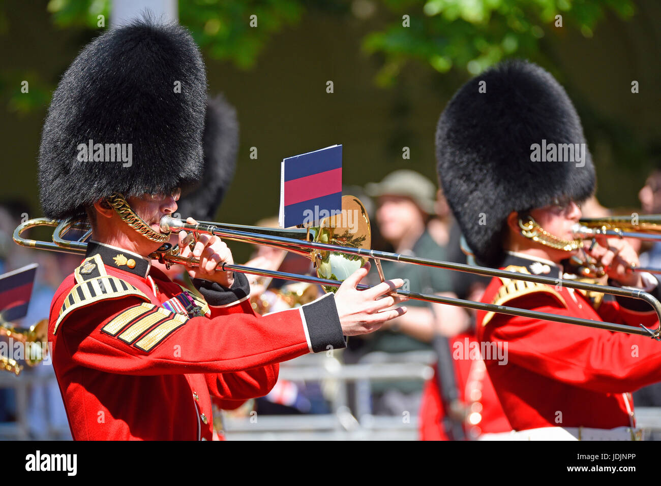 Band der Walisischen Garde bei Trooping the Colour 2017 in der Mall, London, Großbritannien Stockfoto