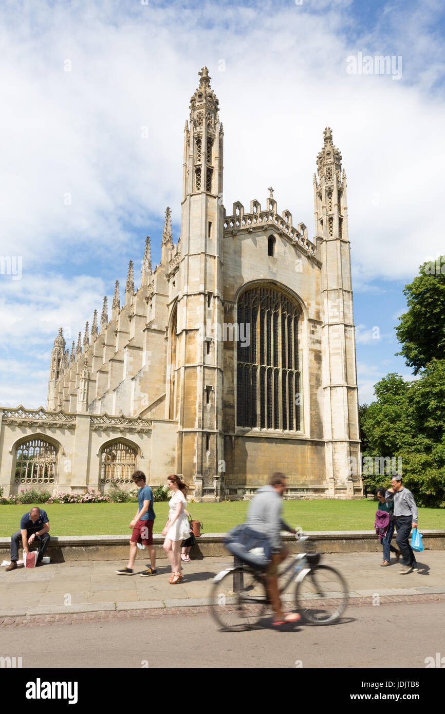 Radfahren, kings Cambridge Stadtzentrum, Parade, Cambridge England UK Stockfoto