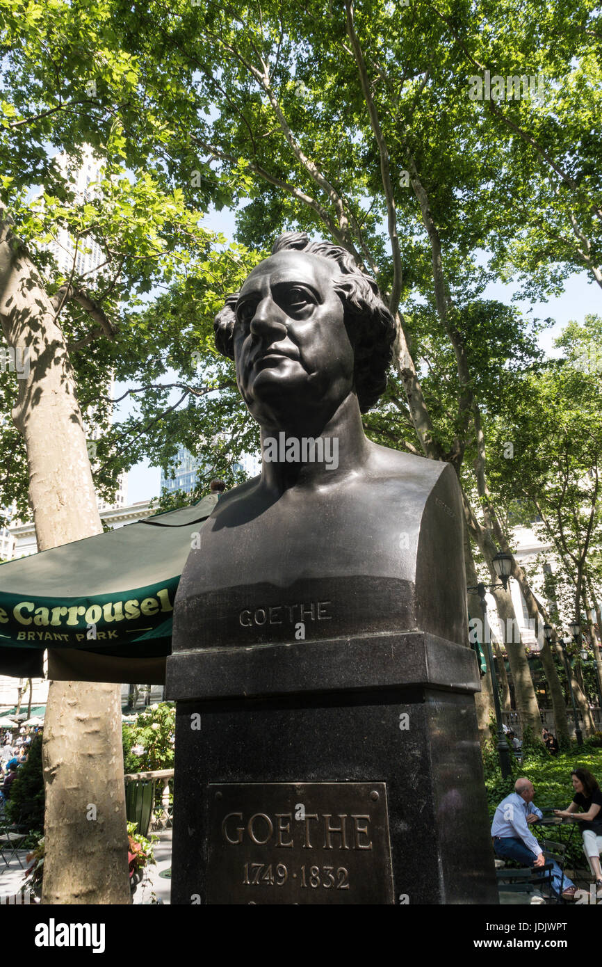 Goethe-Büste im Bryant Park, New York Stockfoto