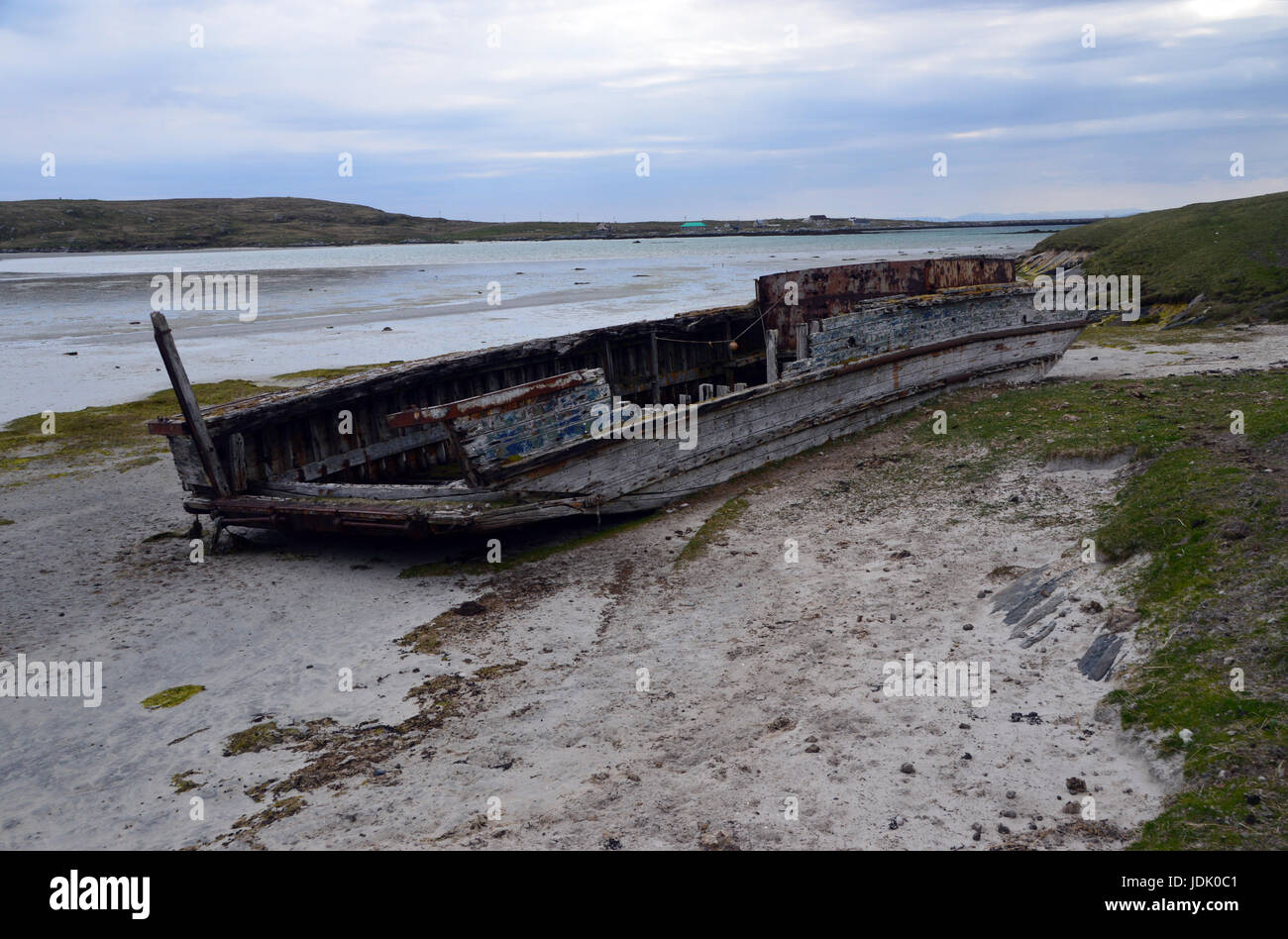 Die alte hölzerne Fähre für die Insel Berneray (Bearnaraigh) zur Isle of North Uist, äußeren Hebriden, schottischen Inseln, Schottland, UK Stockfoto