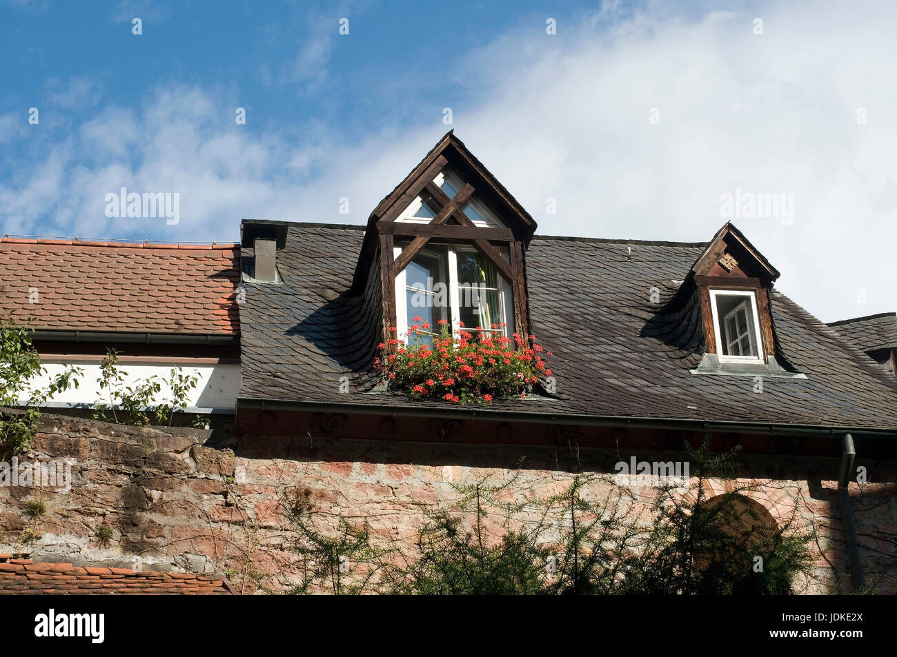 Europa, Deutschland, Bayern, Main, Milten, Marktplatz Schnatterloch, altes Haus mit Dach Erker, Berg, Europa, Deutschland, Bayern, Main, M Stockfoto