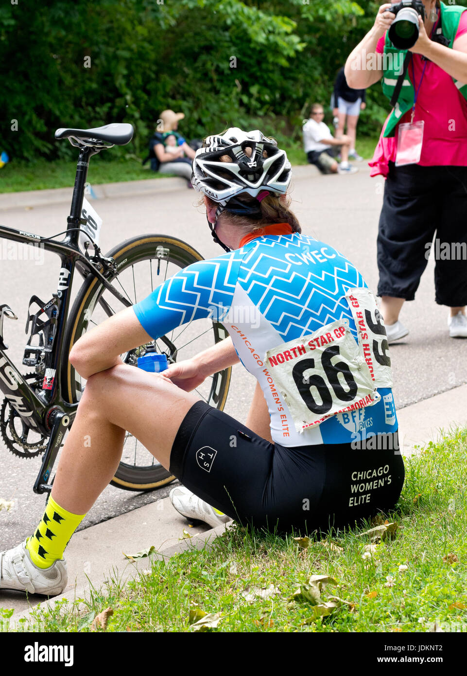 pro Radfahrer Lilie Rennen Williams nach Abschluss sie Stillwater Criterium der Endphase des Nordsternes grand Prix pro Rad Stockfoto