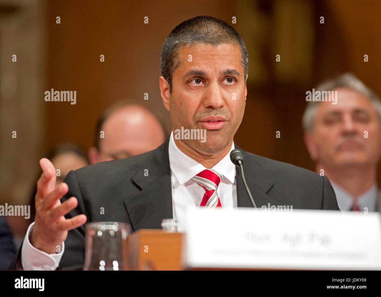 Ajit Pai, Vorsitzender, Federal Communications Commission (FCC) erscheint vor dem United States Senate Committee on Mittel Unterausschuss für Finanzdienstleistungen und allgemeine Regierung vorgeschlagenen Haushaltsansätze und Rechtfertigung für das Jahr 2018 Federal Communications Commission Haushaltsantrag auf dem Capitol Hill in Washington, DC am Dienstag, 20. Juni 2017 zu prüfen. Bildnachweis: Ron Sachs/CNP /MediaPunch Stockfoto