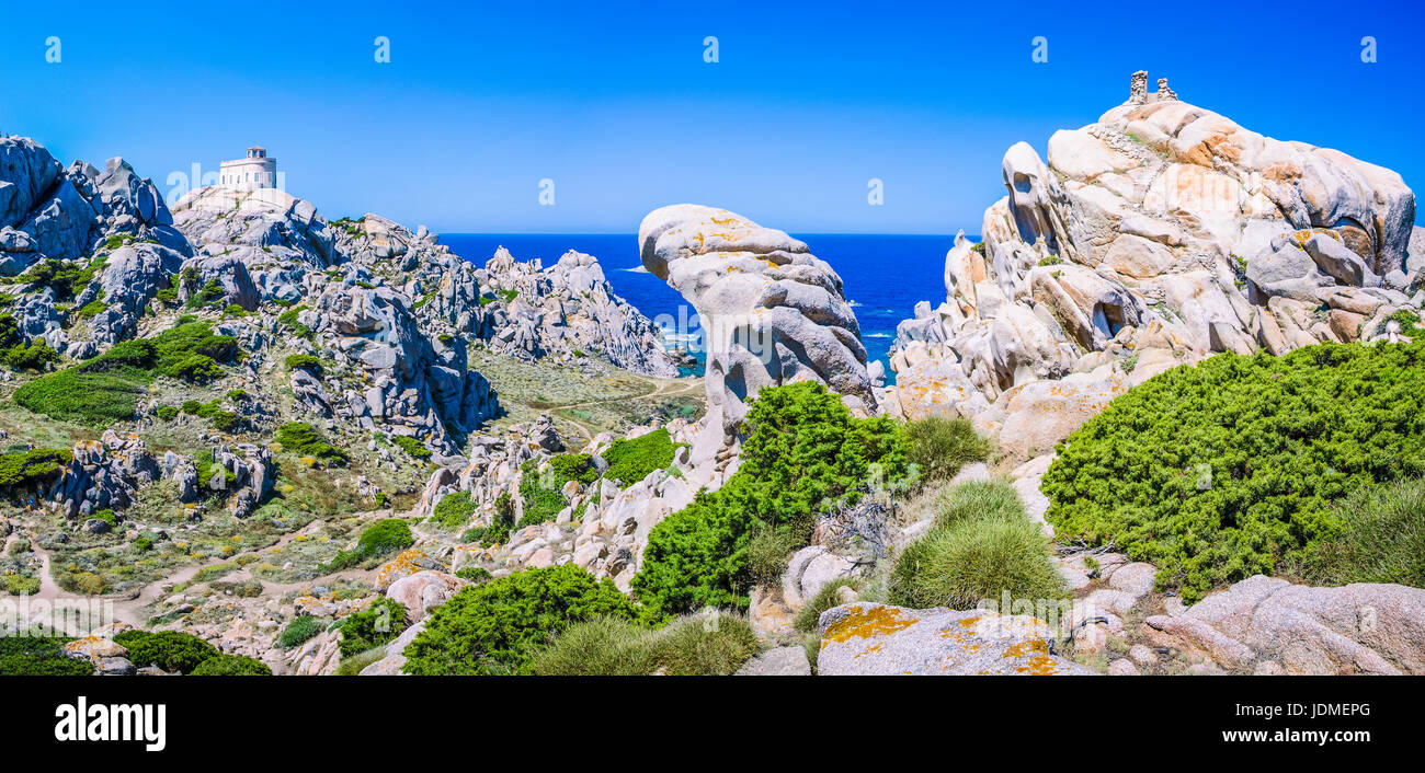 Bizarre Granit Felsformationen in Capo Testa, Sardinien, Italien. Stockfoto