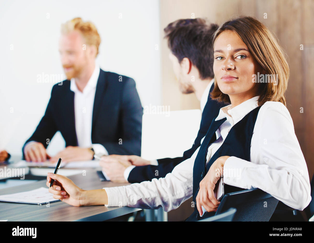 Zuversichtlich Geschäftsfrau während ein Business-meeting Stockfoto