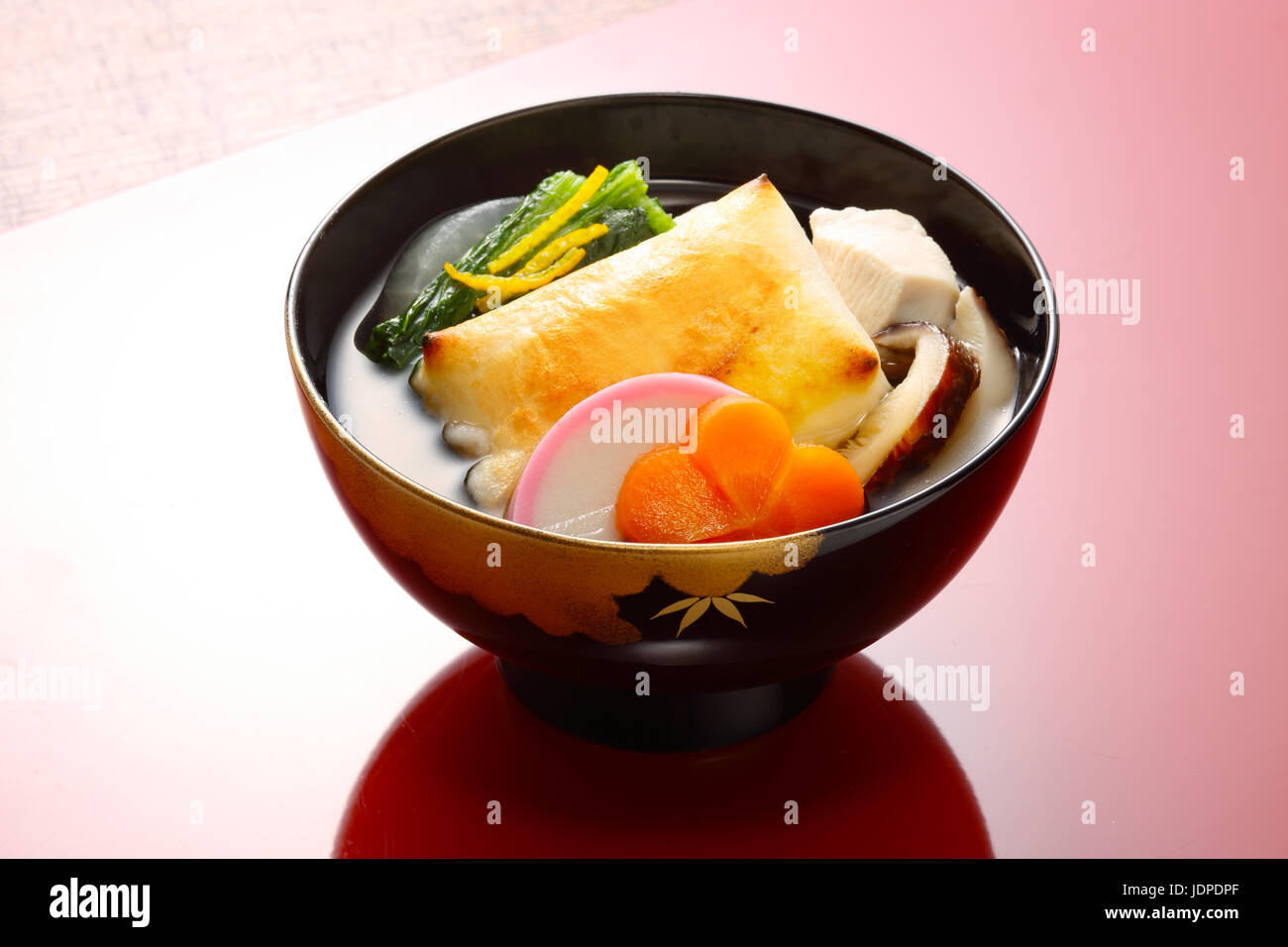 Japanische traditionelle Speisen in einem Ryokan in Tokyo, Japan Stockfoto