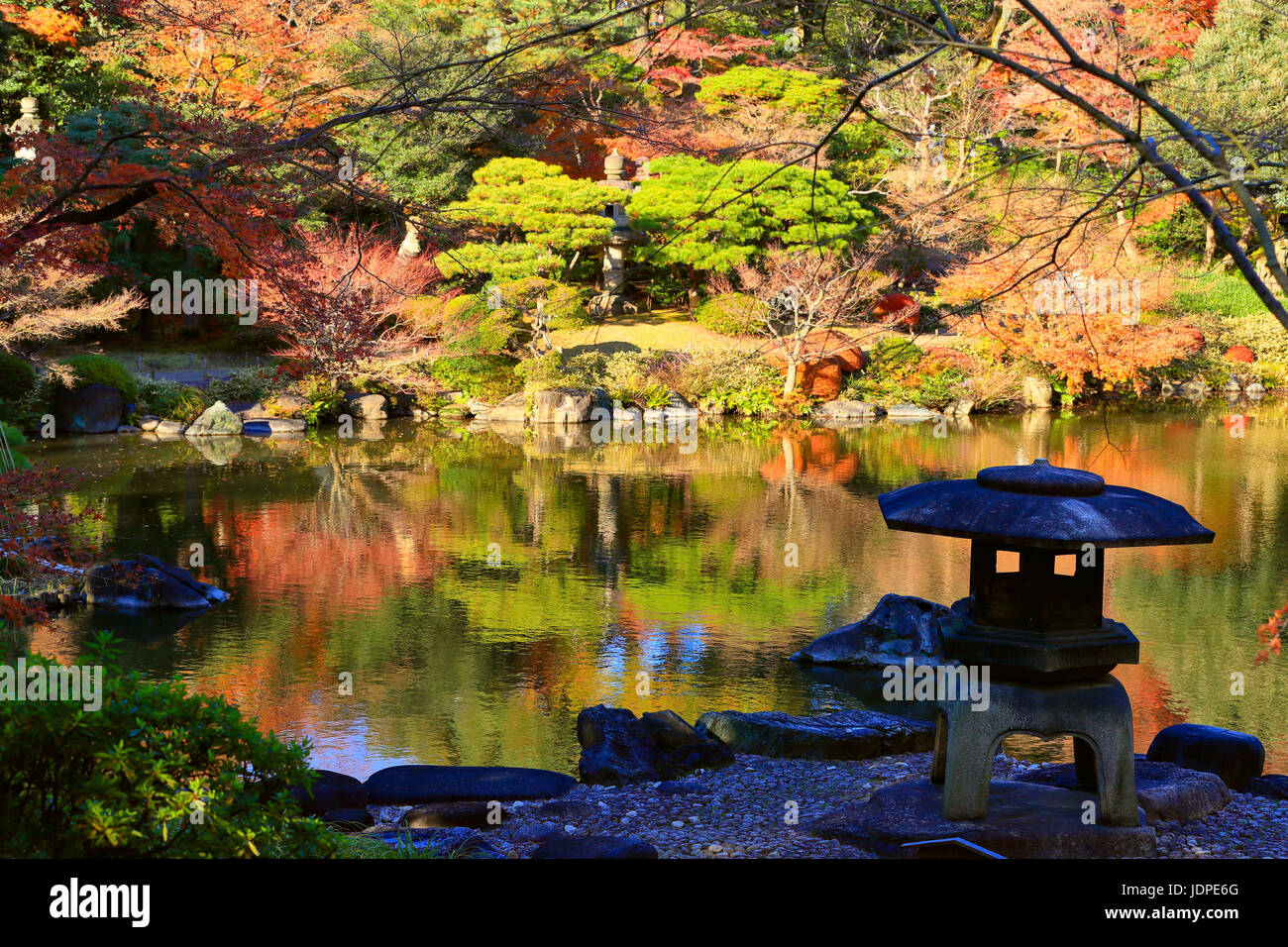 Herbst geht in eine Stadt Park DowntownTokyo, Japan Stockfoto