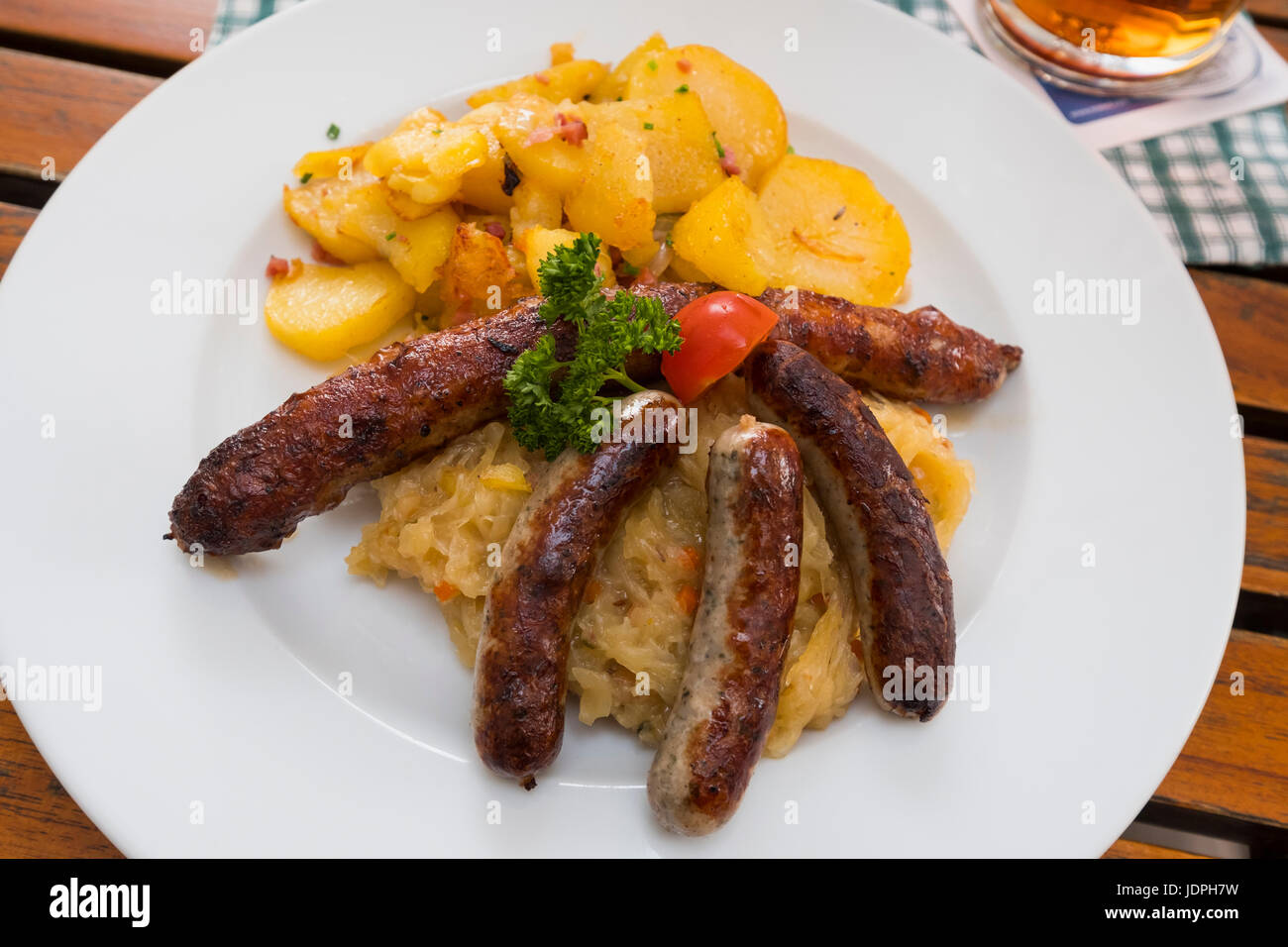 Fränkische Bratwurst, Coburger Bratwurst und Nürnberger Bratwürste mit ...