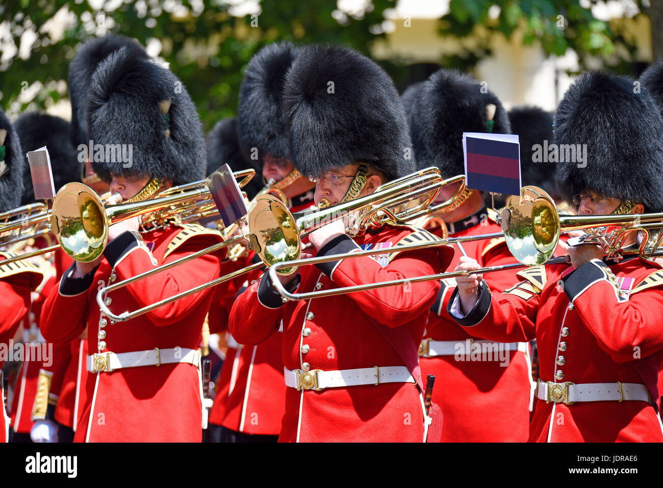 Band der Walisischen Garde bei Trooping the Colour 2017 in der Mall, London, Großbritannien Stockfoto