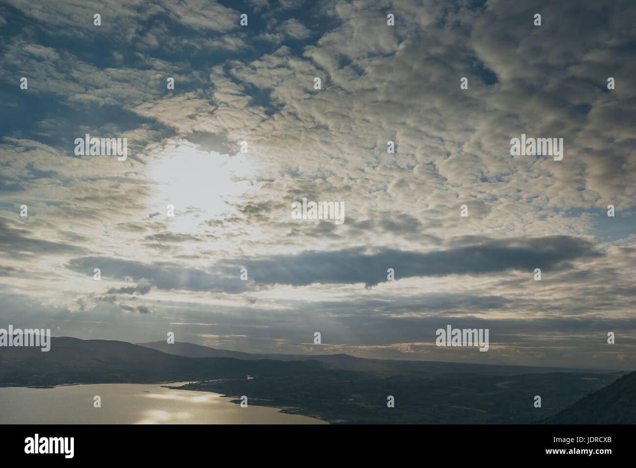 eine malerische irische Landschaft mit dramatischer Himmel Stockfoto