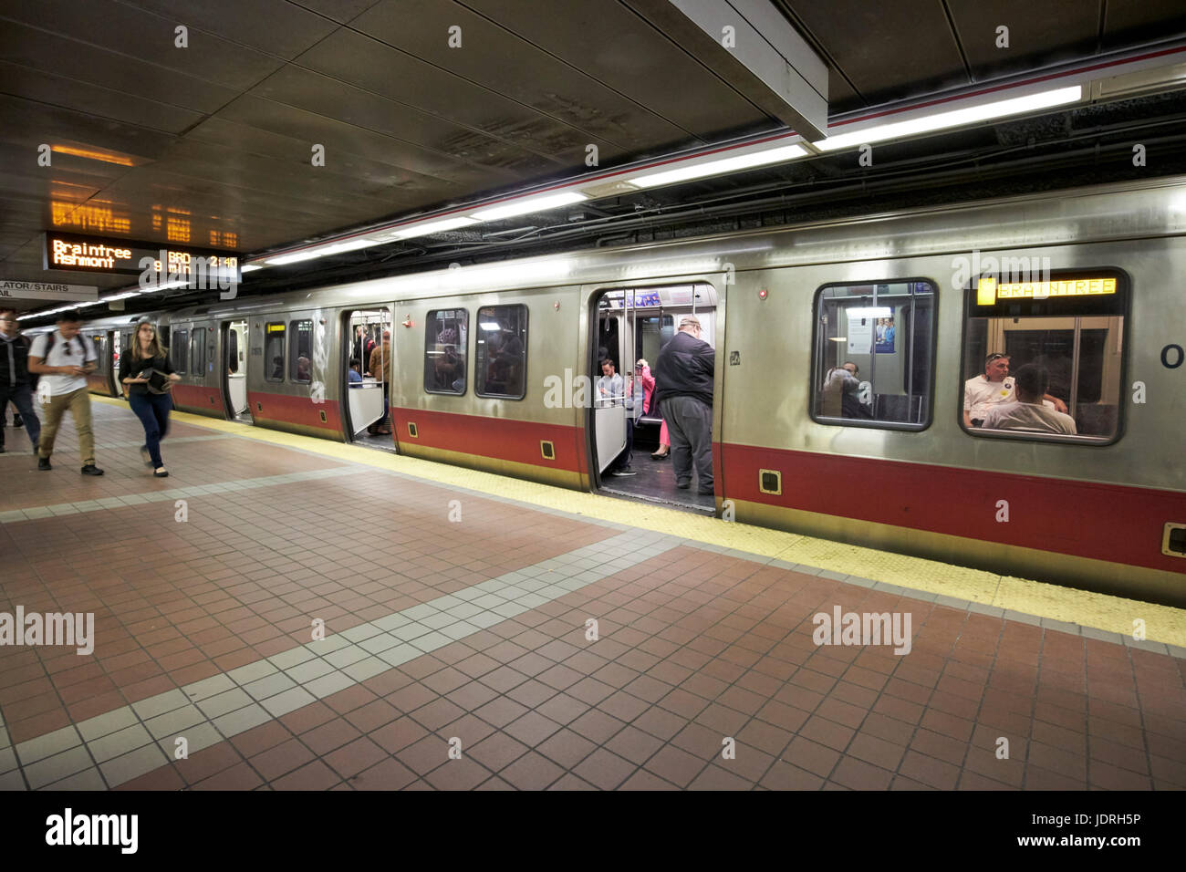 Boston Einlass Metro 't' rote Linie Bahnhof Südbahnhof USA Stockfoto