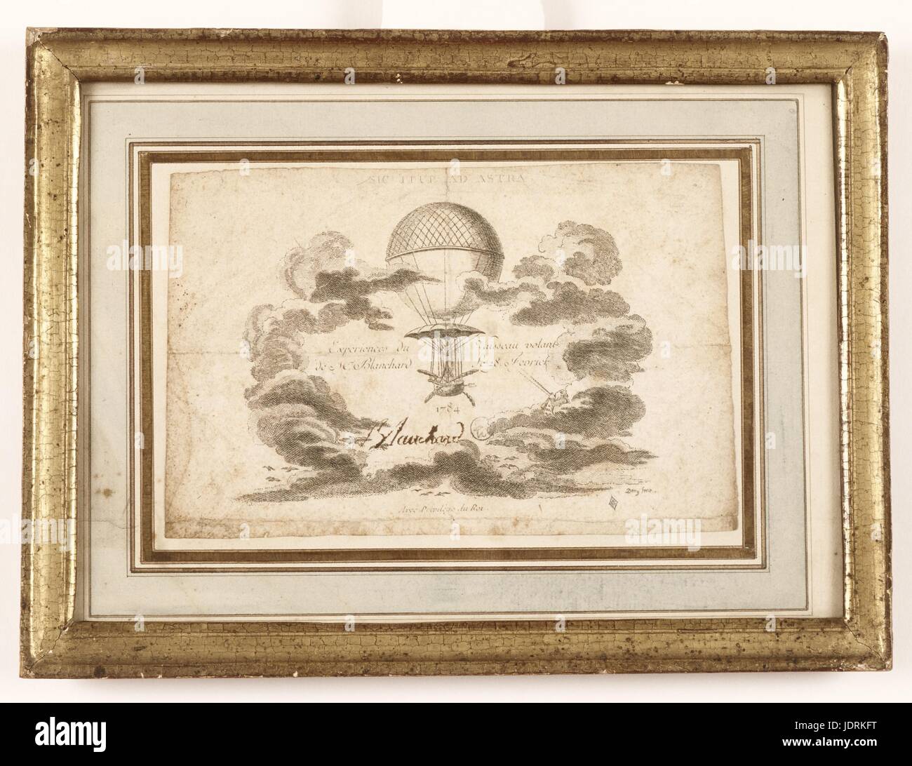 Leugnen Sie, Gravur Teilnahme Ticket für den Start des Jean-Pierre Blanchards fliegenden Schiff auf 28. Februar 1784 (verschoben, bis 2. März 1784) auf dem Champs de Mars.  Gravur mit M. Blanchard Autogramm (23 x 32,5 cm) Muller-Quênot Sammlung von Ende 1783 begann Jean-Pierre Blanchard, einen Ballon mit Seide, an der er befestigt verschiedene Teile des fliegenden Schiffes, die verlassene mehrere Monate zuvor waren, zu bauen. Er fügte ein Ruder mit zwei Paddel auf den Apparat. Ein Fallschirm wurde zwischen der Aerostat und die Gondel, um des Ballons zu verlangsamen anständige gelegt. Th Stockfoto