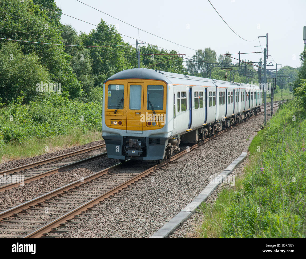 Klasse 31 EMU wartet auf seinen neuen Northern Rail-Lackierung Stockfoto