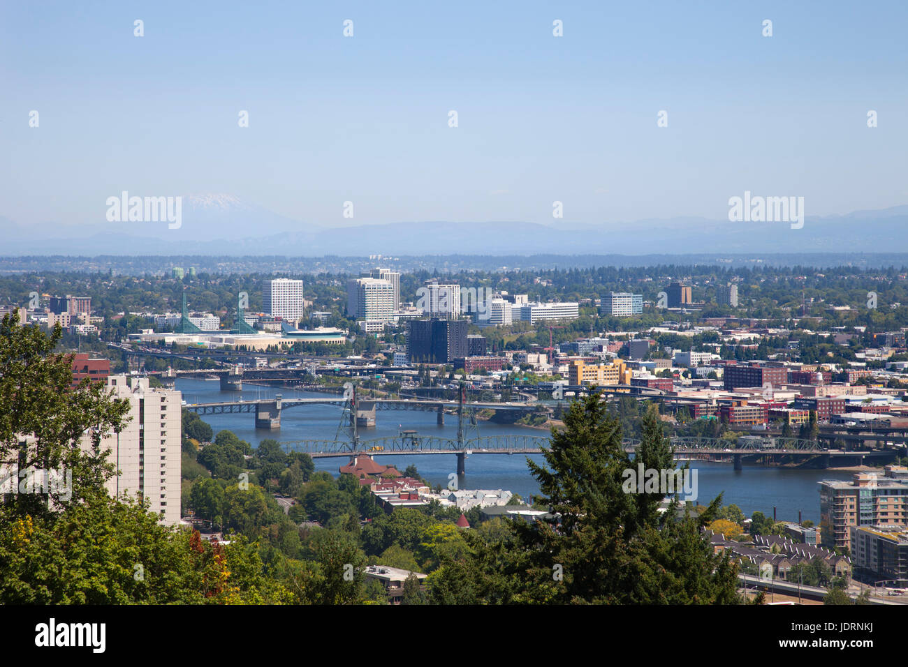 Amerika, Bundesstaat Oregon, Stadt von Portland, Übersicht mit Willamette River, Hawthorne Bridge, Morrison Bridge, Burnside Bridge Stockfoto