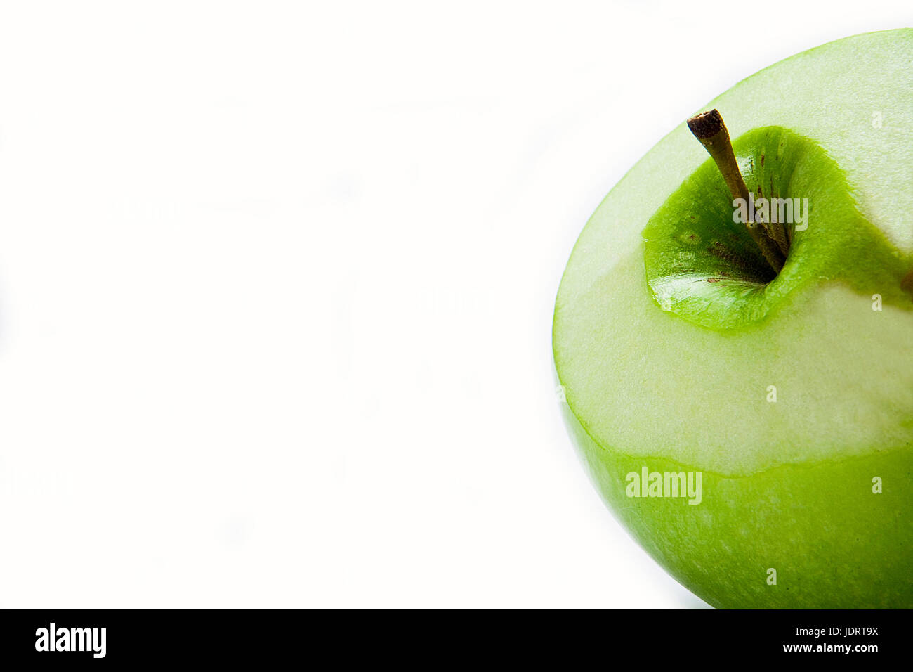 Grüner Apfel geschält frisch isolierten auf weißen Hintergrund Stockfoto